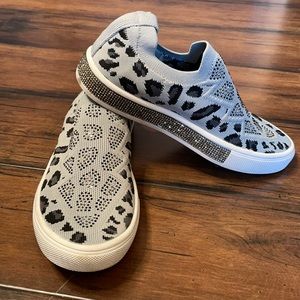 Bernie mev. New York gray leopard print shoes slip on